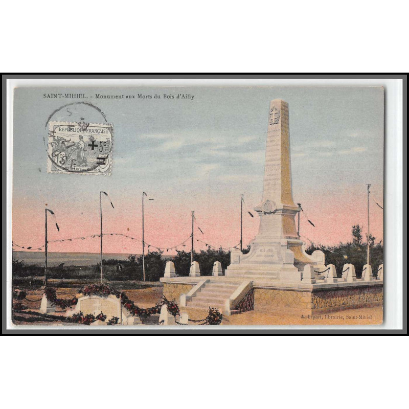 96156 N°164 saint mihiel monument aux morts 1927 orphelins de guerre seul sur carte postale postcard France